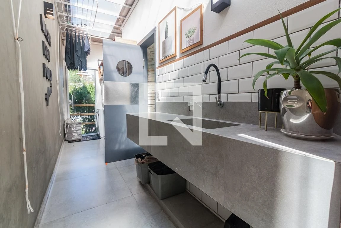 Furnished studio in a building with a pool — photo 30