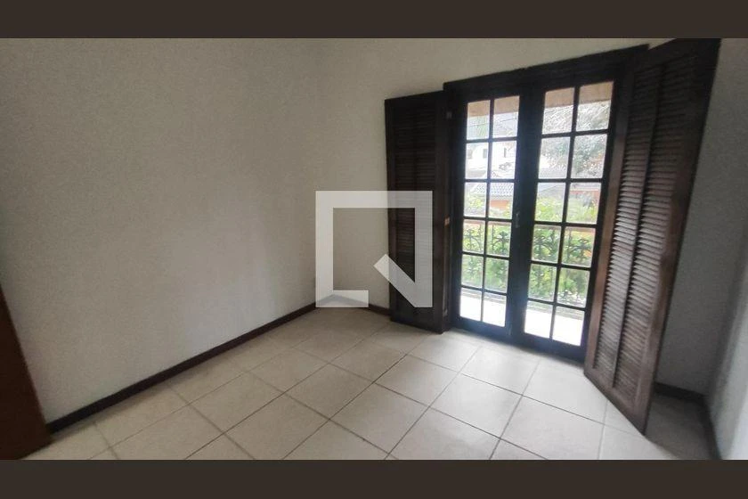 House with 3 bedrooms, 4 bathrooms and 360 m² — photo 23