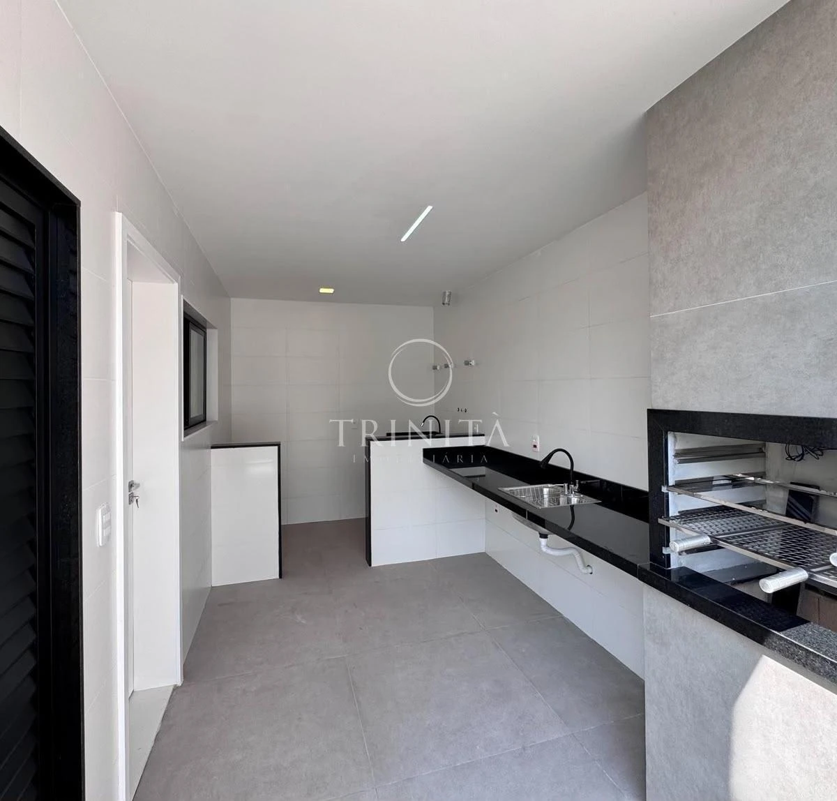 House, 210 m², with a grill on the balcony — photo 28