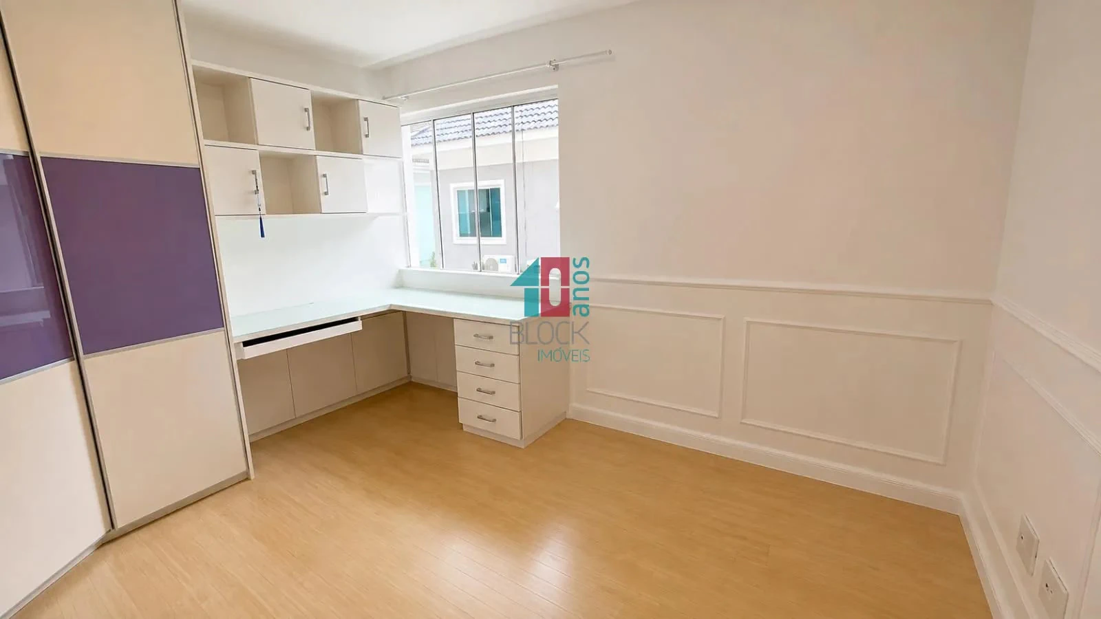 Casa triplex com 4 quartos e 3 suítes e cozinha fechada — photo 23