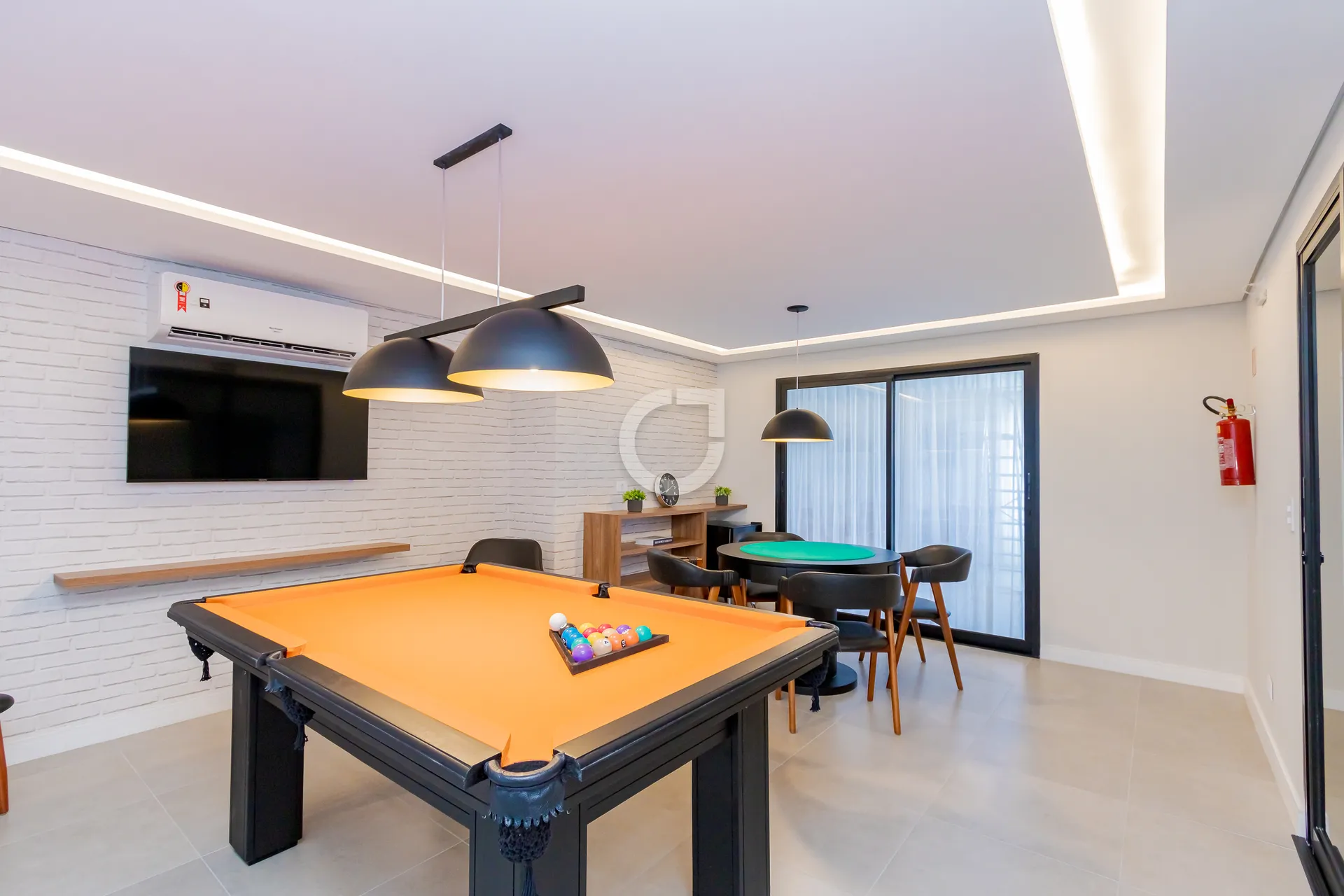 Furnished 1-bedroom apartment with open-plan kitchen — photo 27