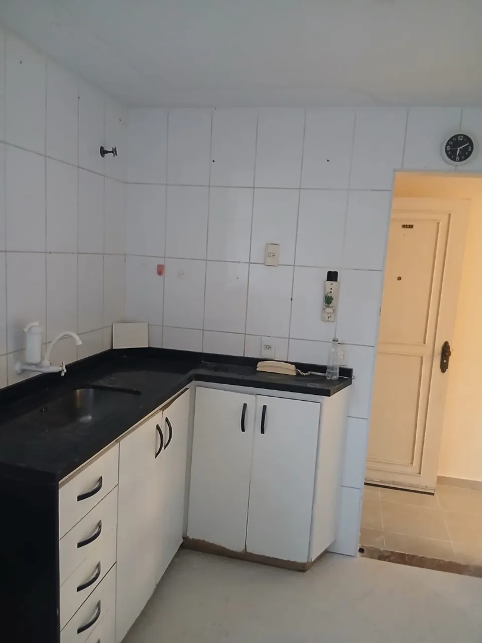 2-bedroom apartment in a building with a gym — photo 2