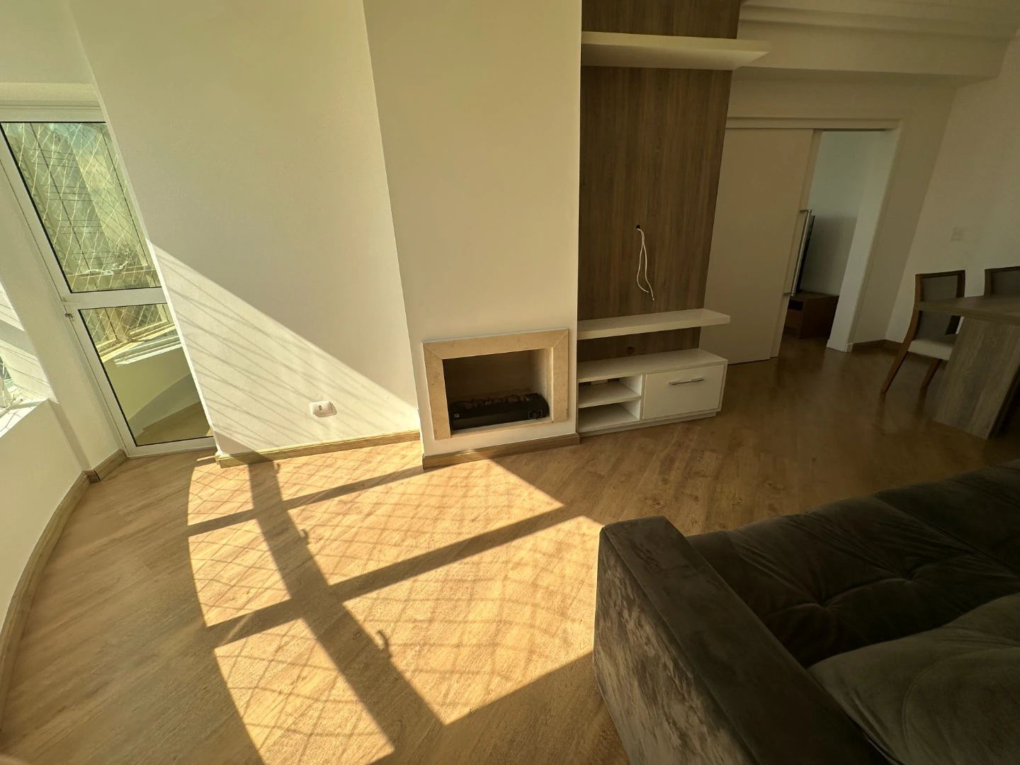 4-bedroom apartment in a building with a gym — photo 4