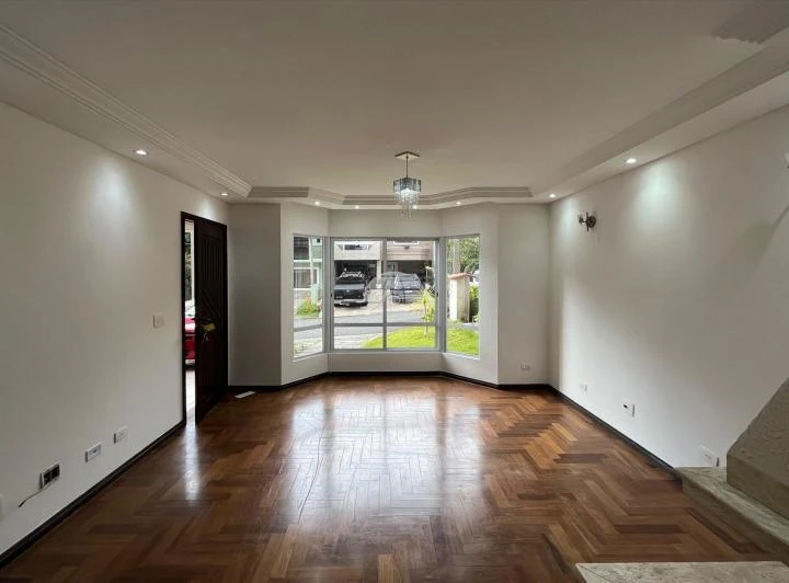 Casa com 3 quartos, 240 m² e 2 vagas de estacionamento — photo 6