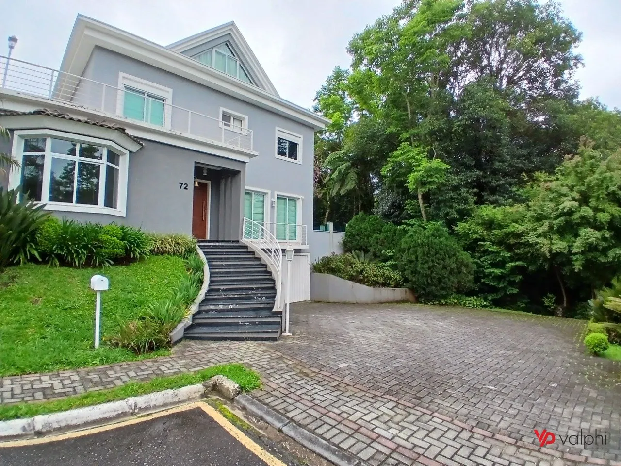 4-bedroom house with a grill on the balcony — photo 86