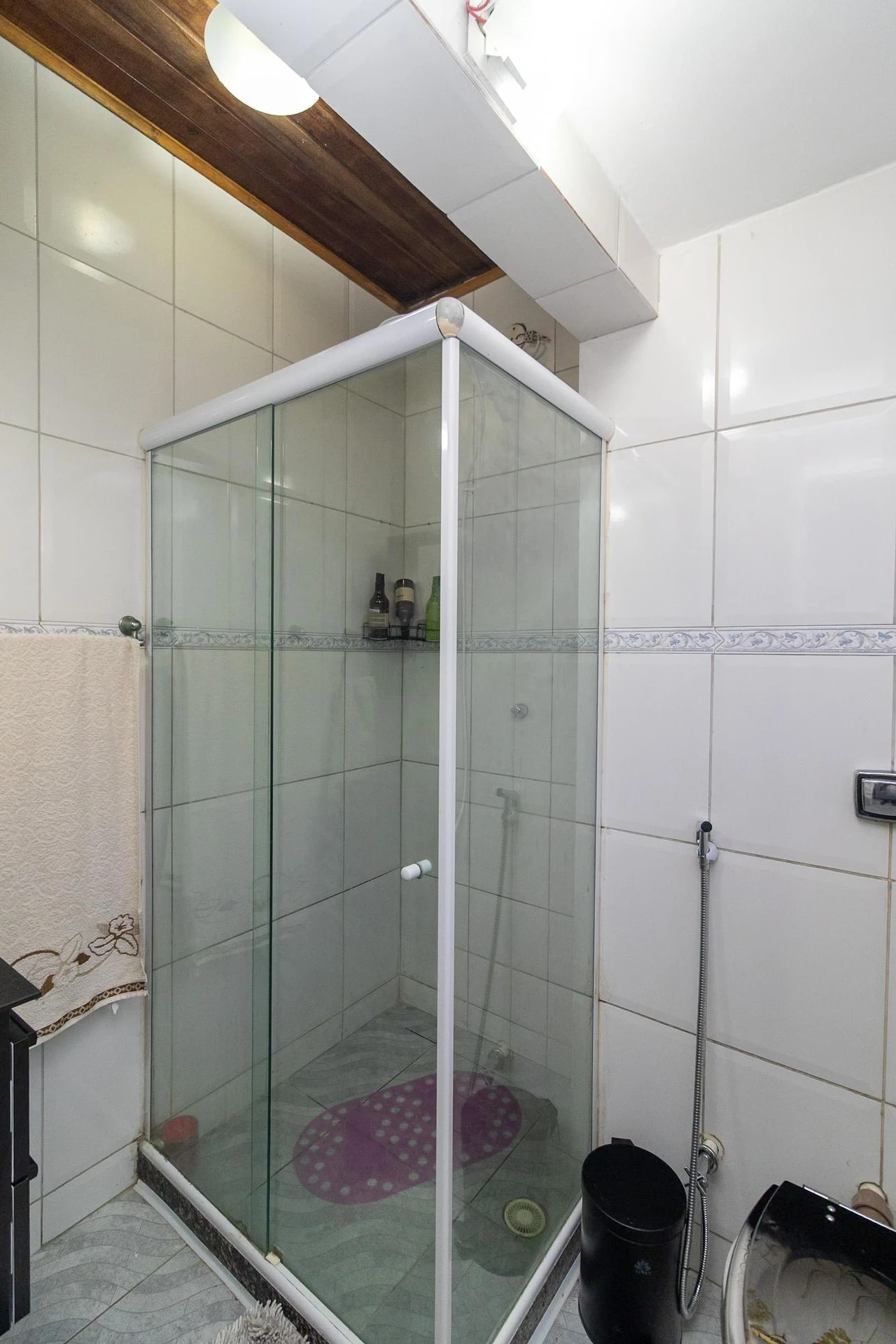 Furnished 4-bedroom apartment with balcony and desk area — photo 44