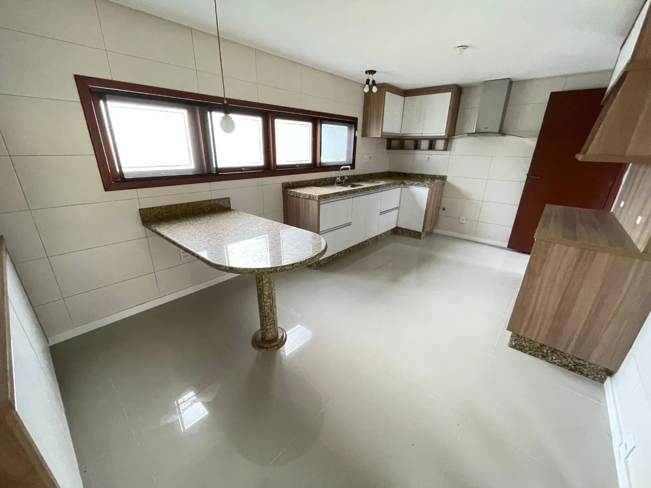 House with 4 bedrooms and 1 en-suite, 600 m² — photo 44