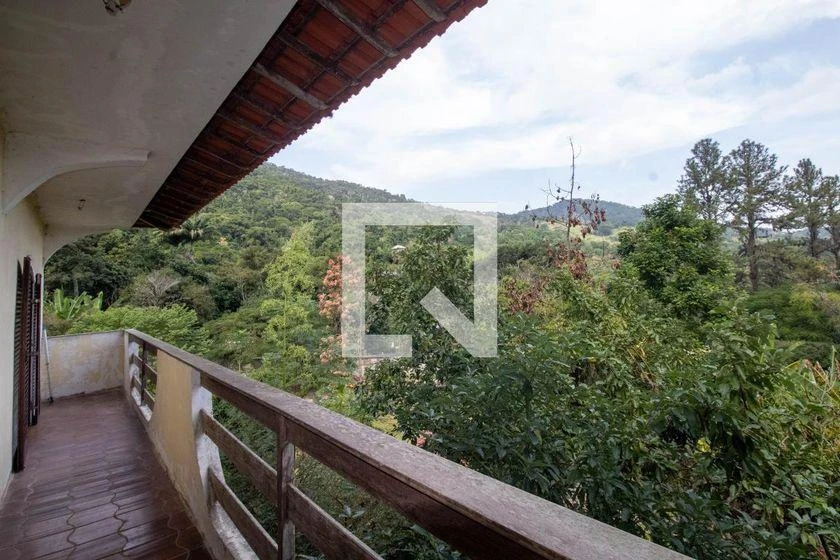 Furnished house with 4 bedrooms and 215 m² — photo 6