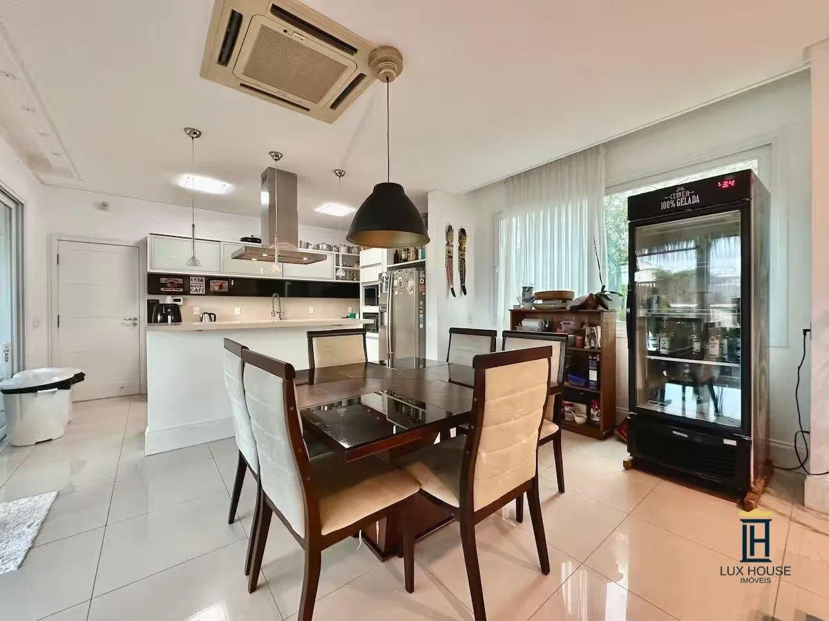 6-bedroom house with a bathtub in Florianópolis — photo 2