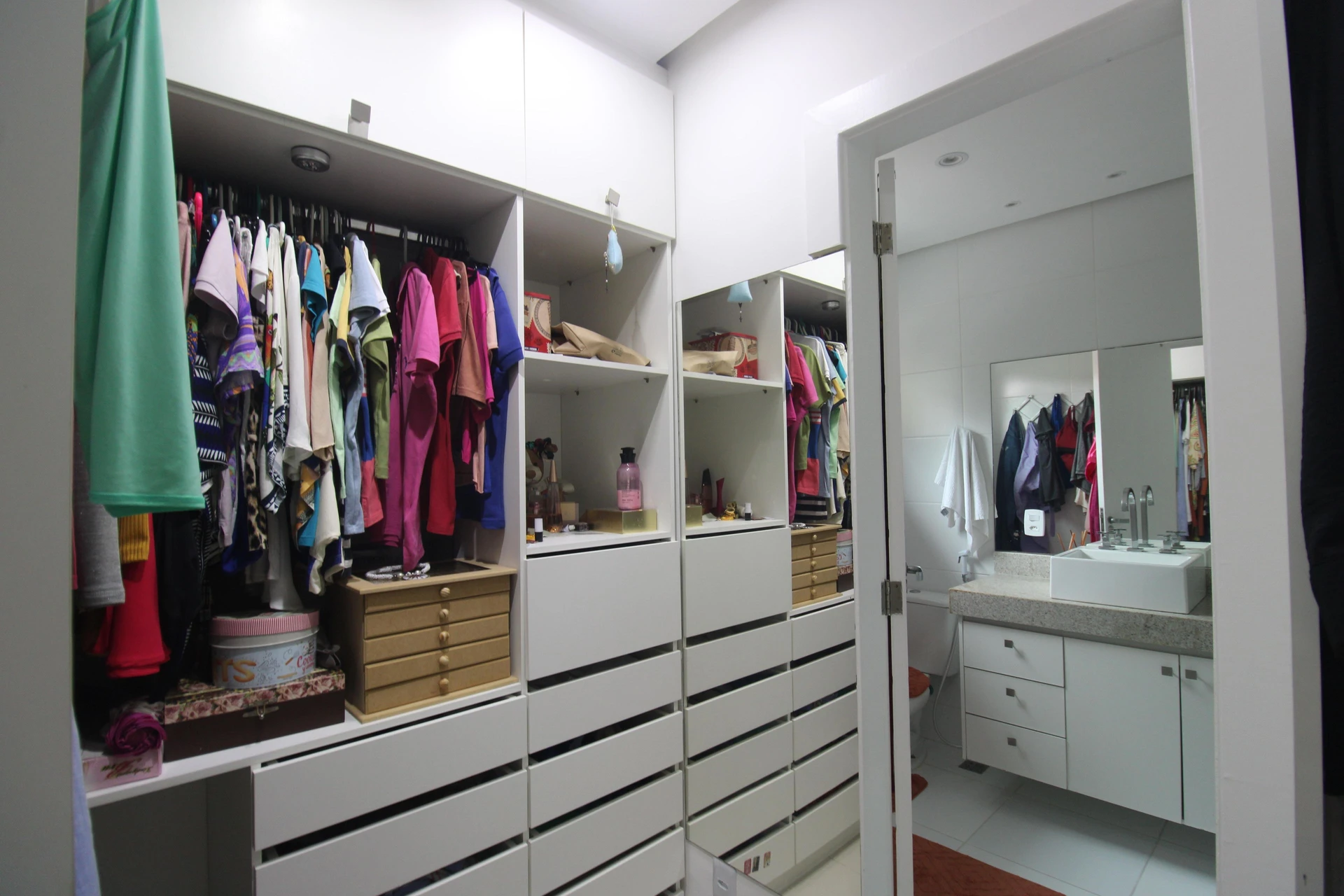 Casa mobiliada com 3 suítes e cozinha aberta com fogão a gás — photo 28