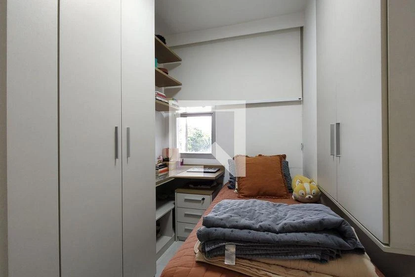3-bedroom apartment with a walk-in closet — photo 33
