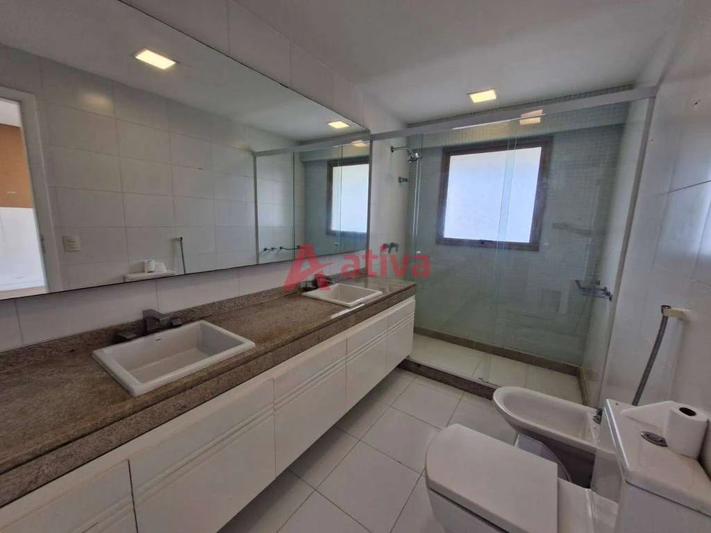 260 m² apartment with 4 en-suite bedrooms and laundry area — photo 29