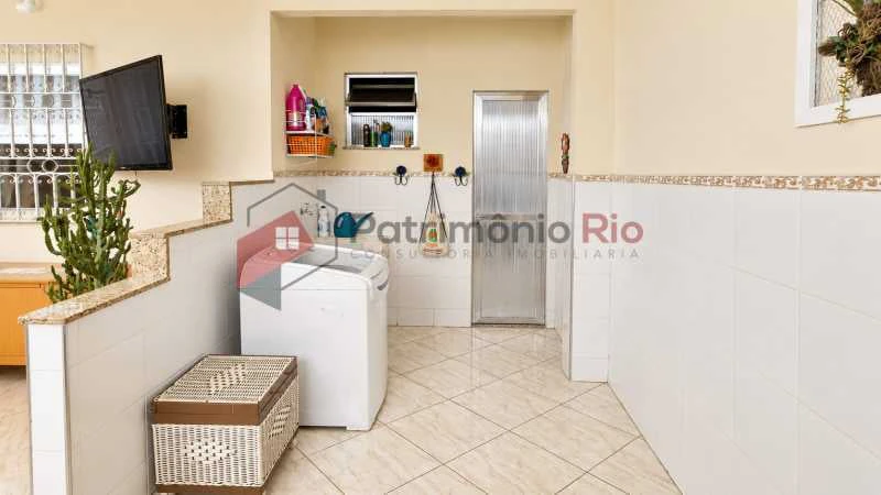 221 m² house with a washing machine and a home office — photo 19