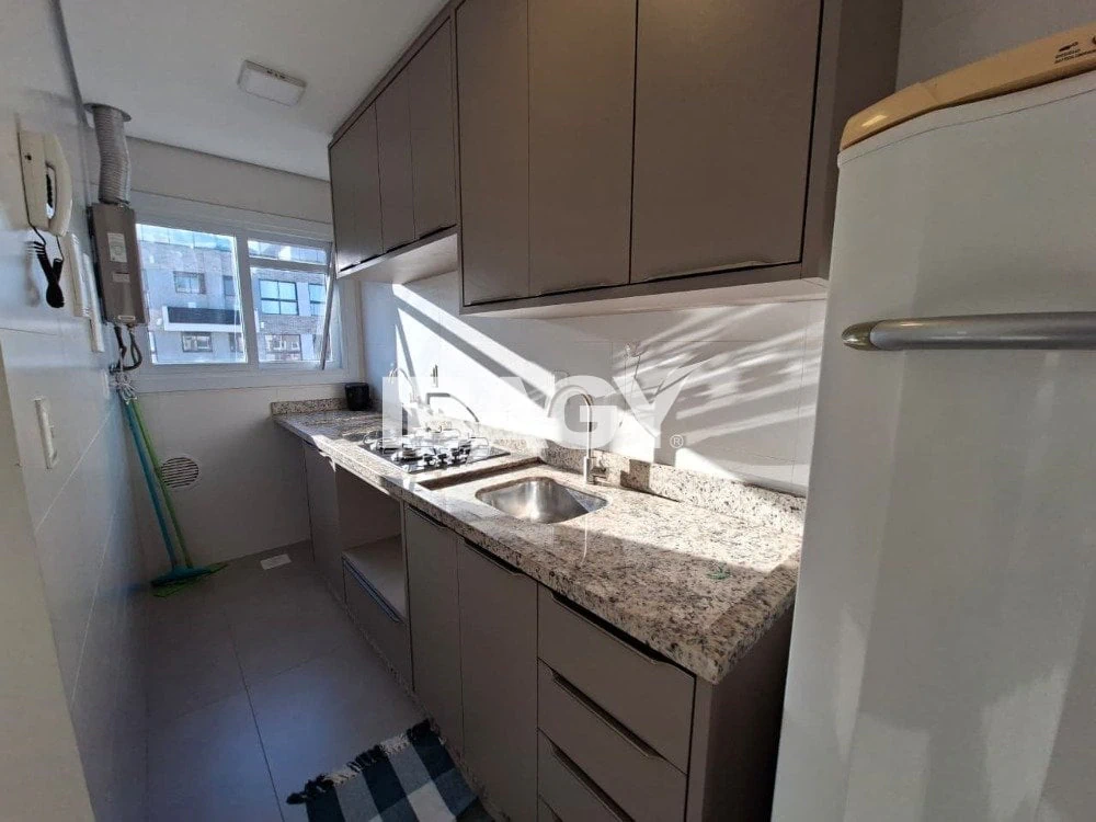 Furnished studio with 1 bedroom, 1 bath and mountain view — photo 5
