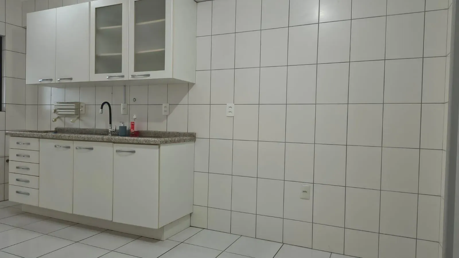 Apartment with balcony barbecue, 104 m² — photo 33