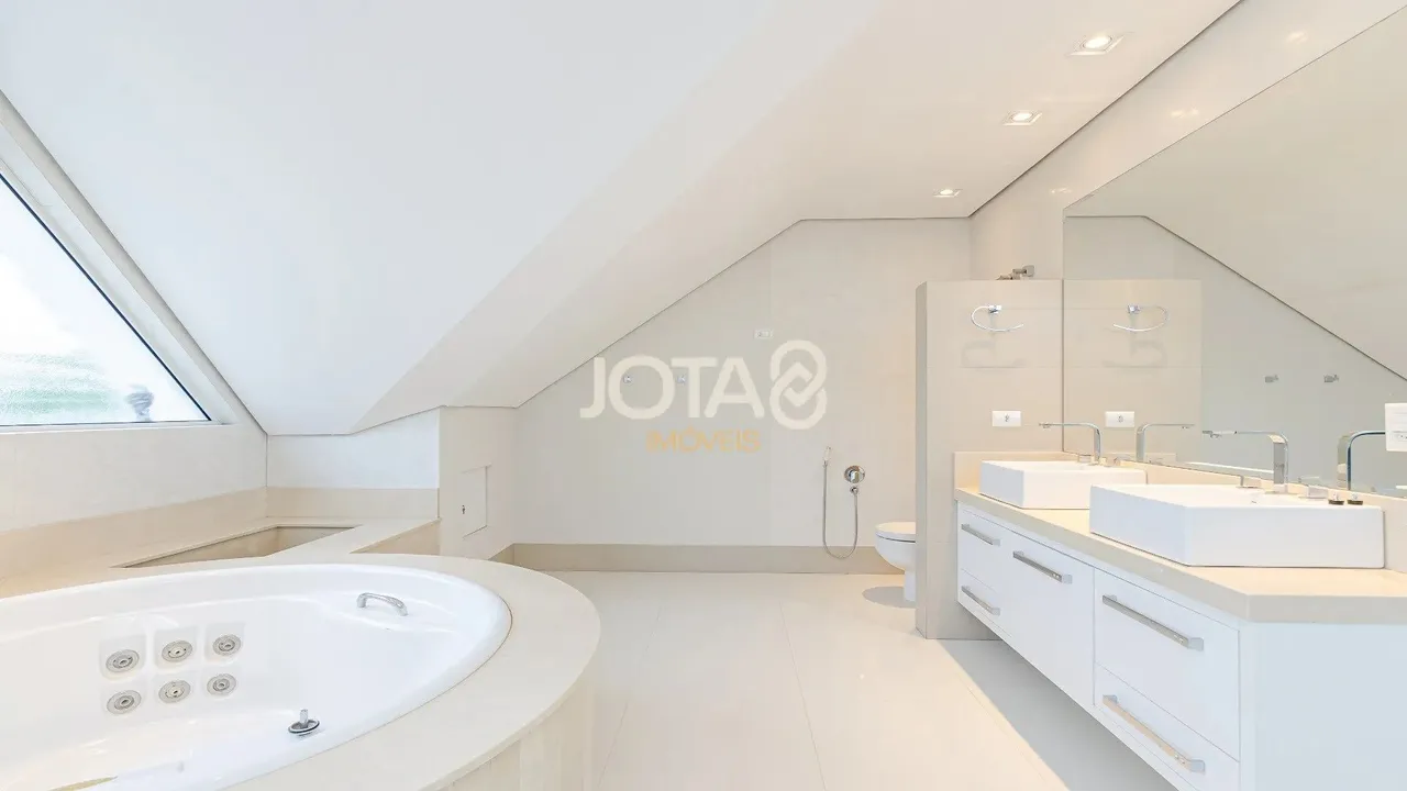 Condominium house with 4 en-suite bedrooms, 492 m² — photo 16