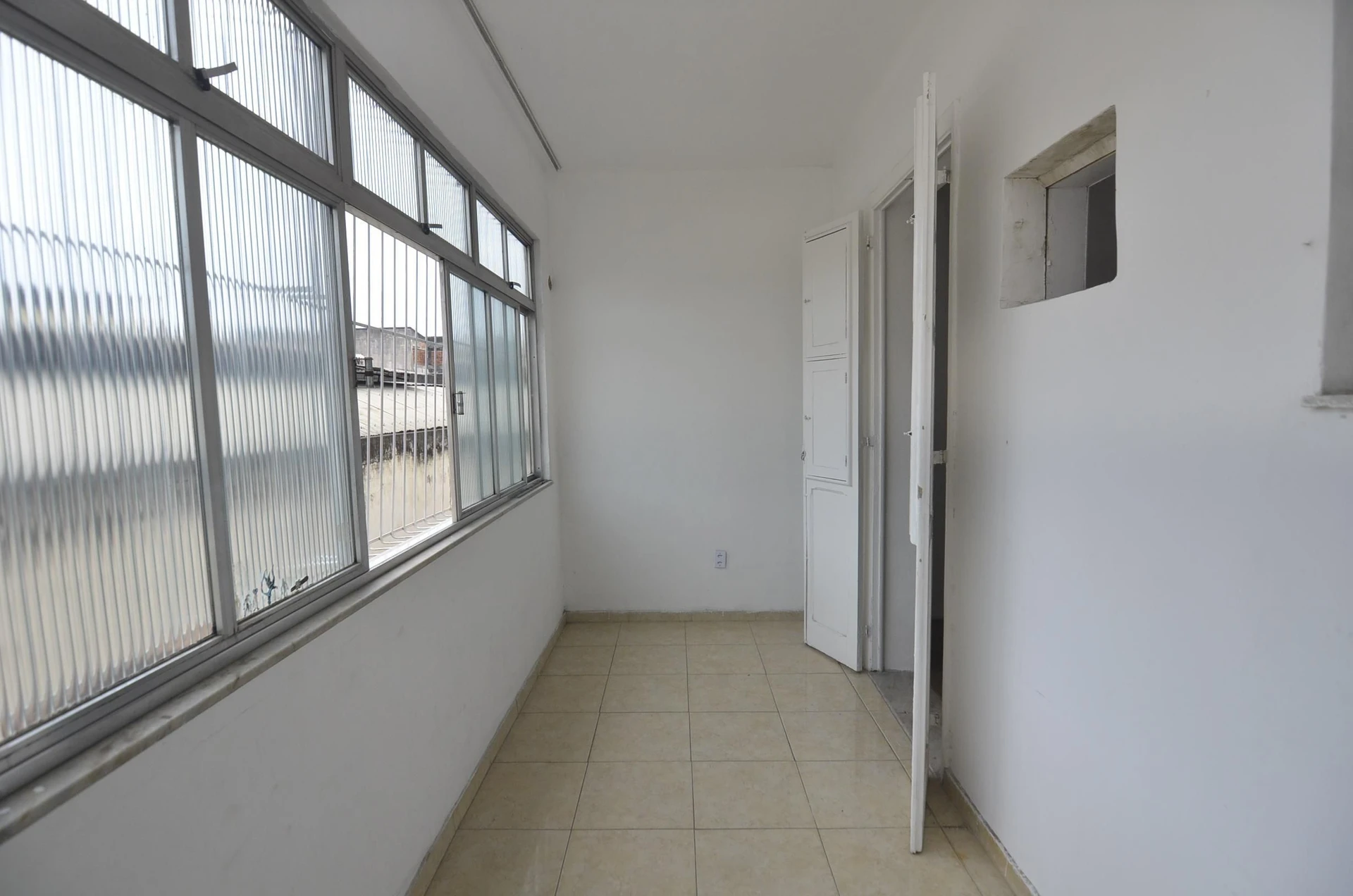 Apartment, 85 m², with wood or laminate floors — photo 31