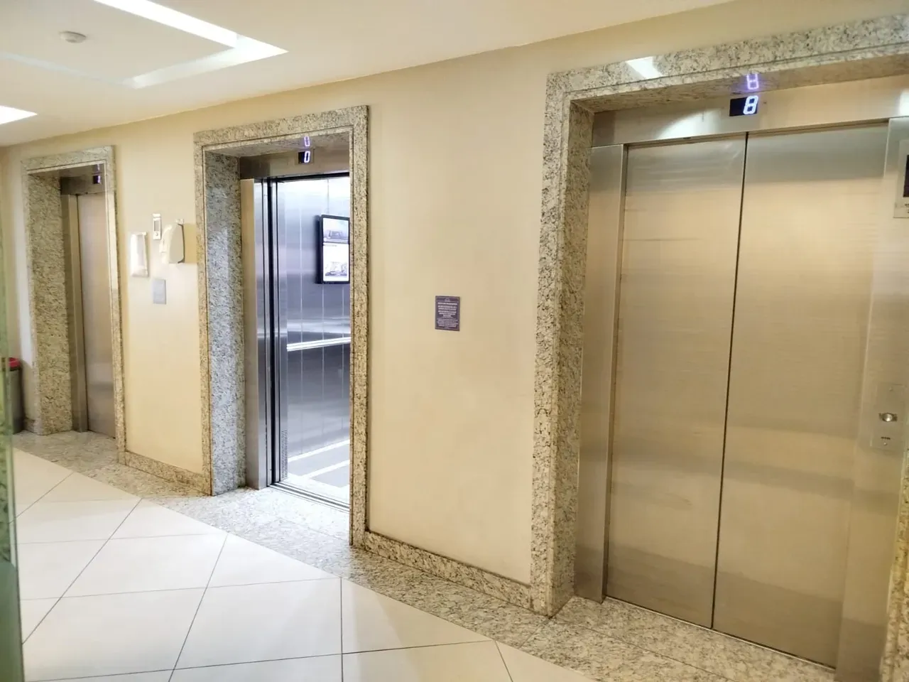 77 m² apartment with 3 bedrooms and a balcony — photo 2