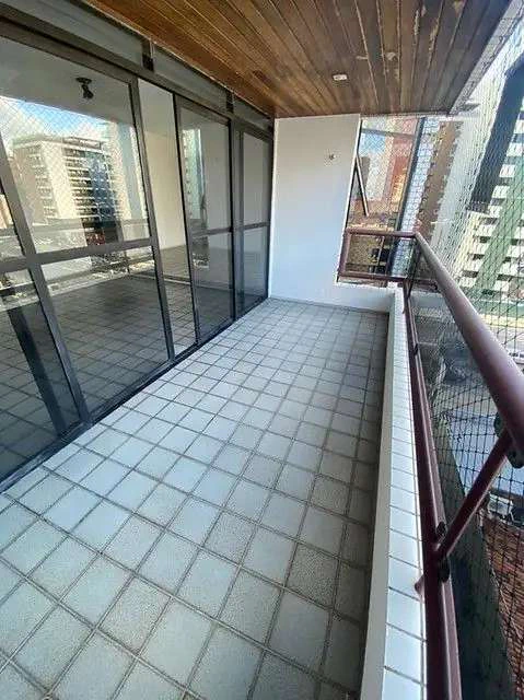 156 m² apartment with 3 bedrooms and 3 bathrooms — photo 5