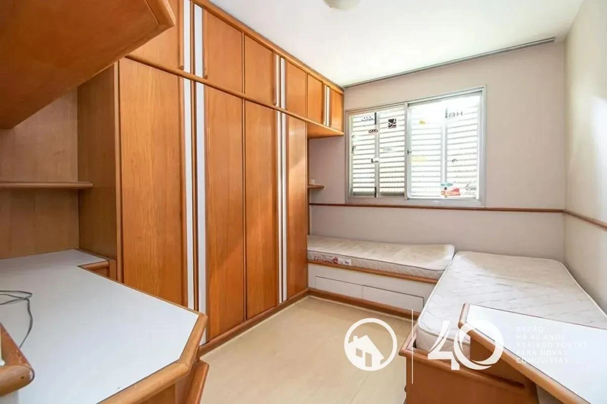 Apartment, 104 m², with wood or laminate floors — photo 4
