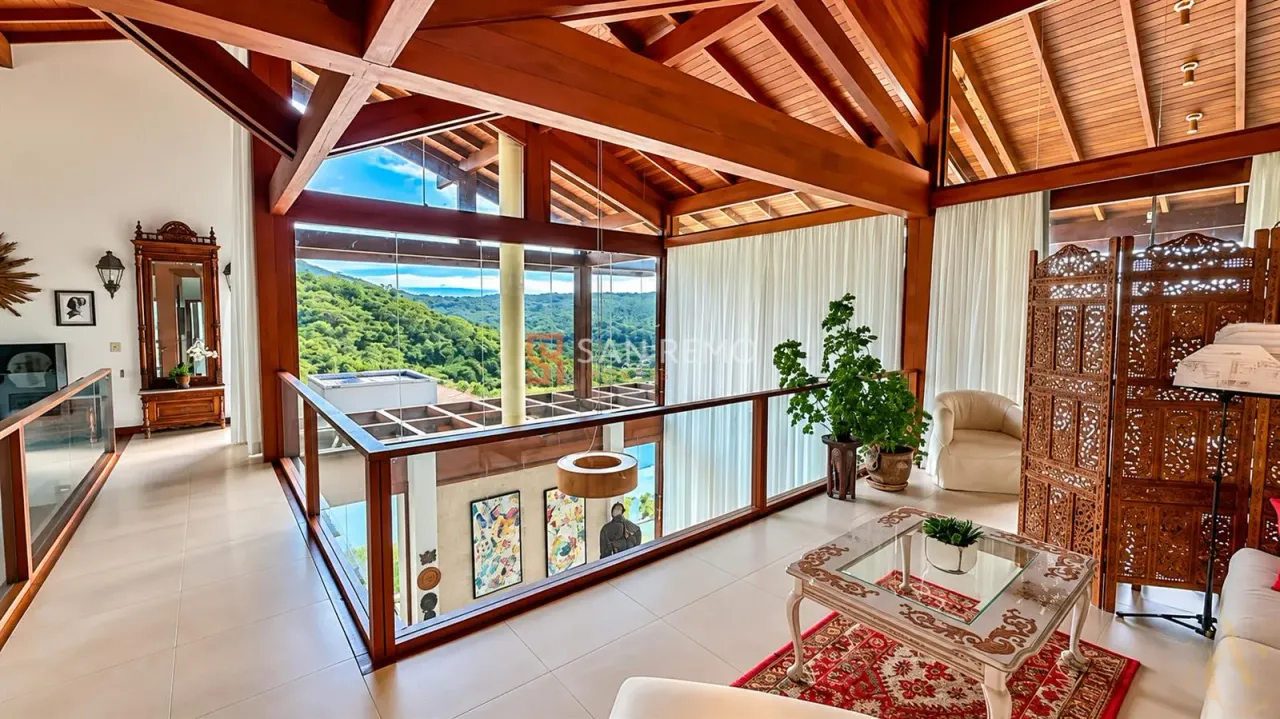 Balcony with a grill in a 5-bedroom house, 689 m² — photo 12