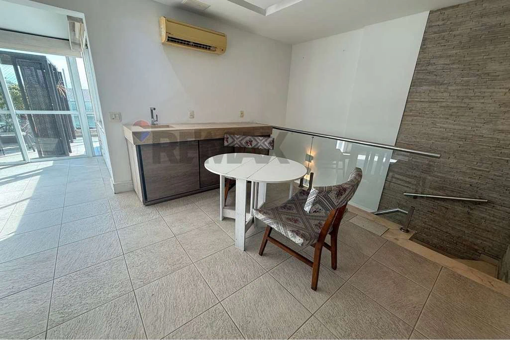 Furnished 4-bedroom apartment with 246 m² — photo 14