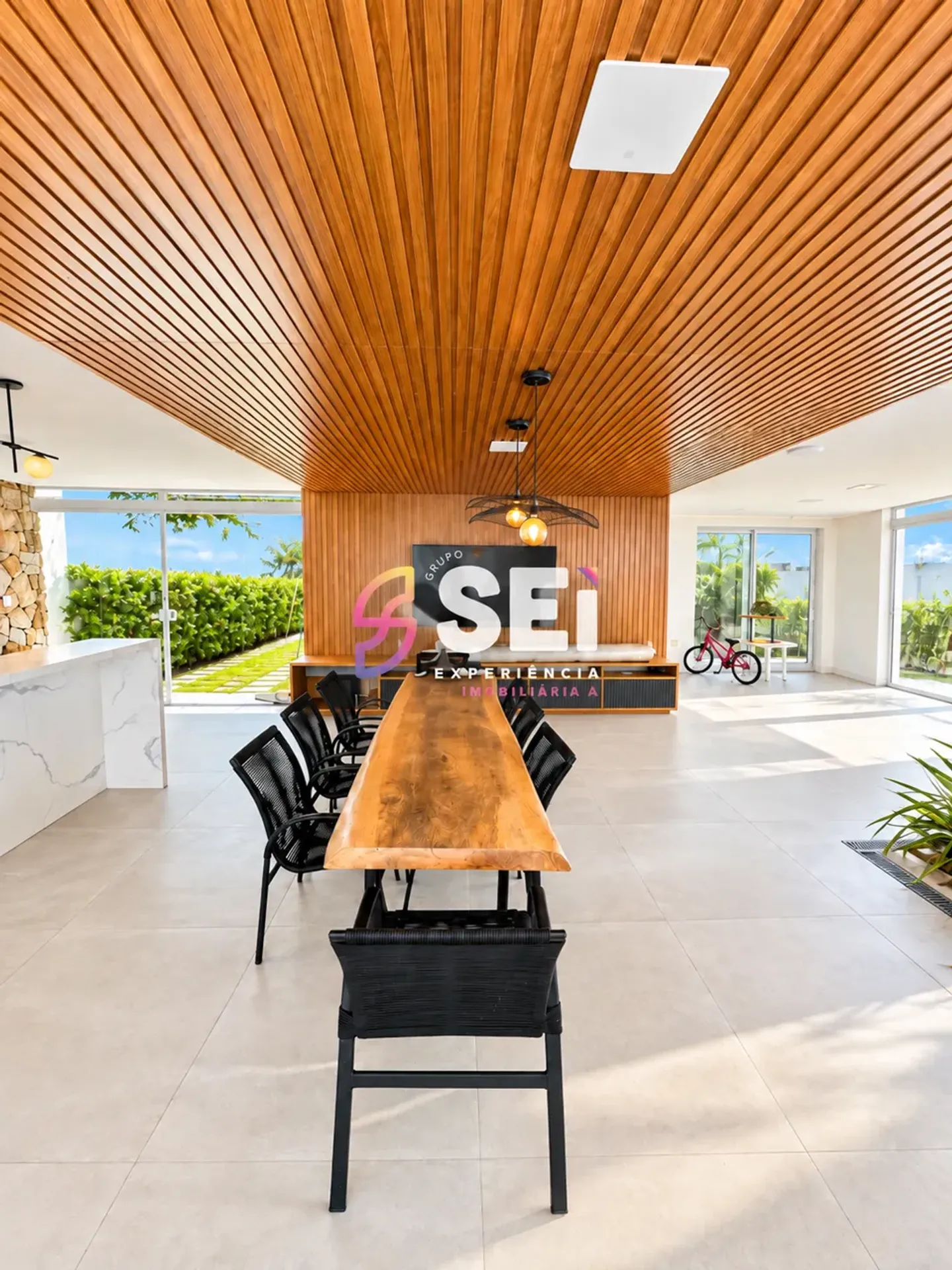 Furnished house, 600 m², with a fireplace — photo 14