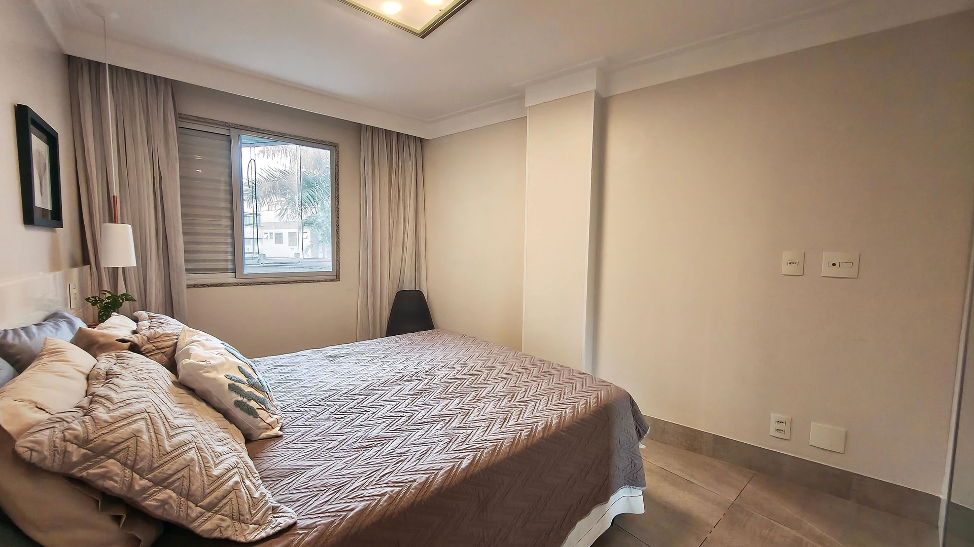 Furnished apartment, 160 m², with a glass-enclosed balcony — photo 14