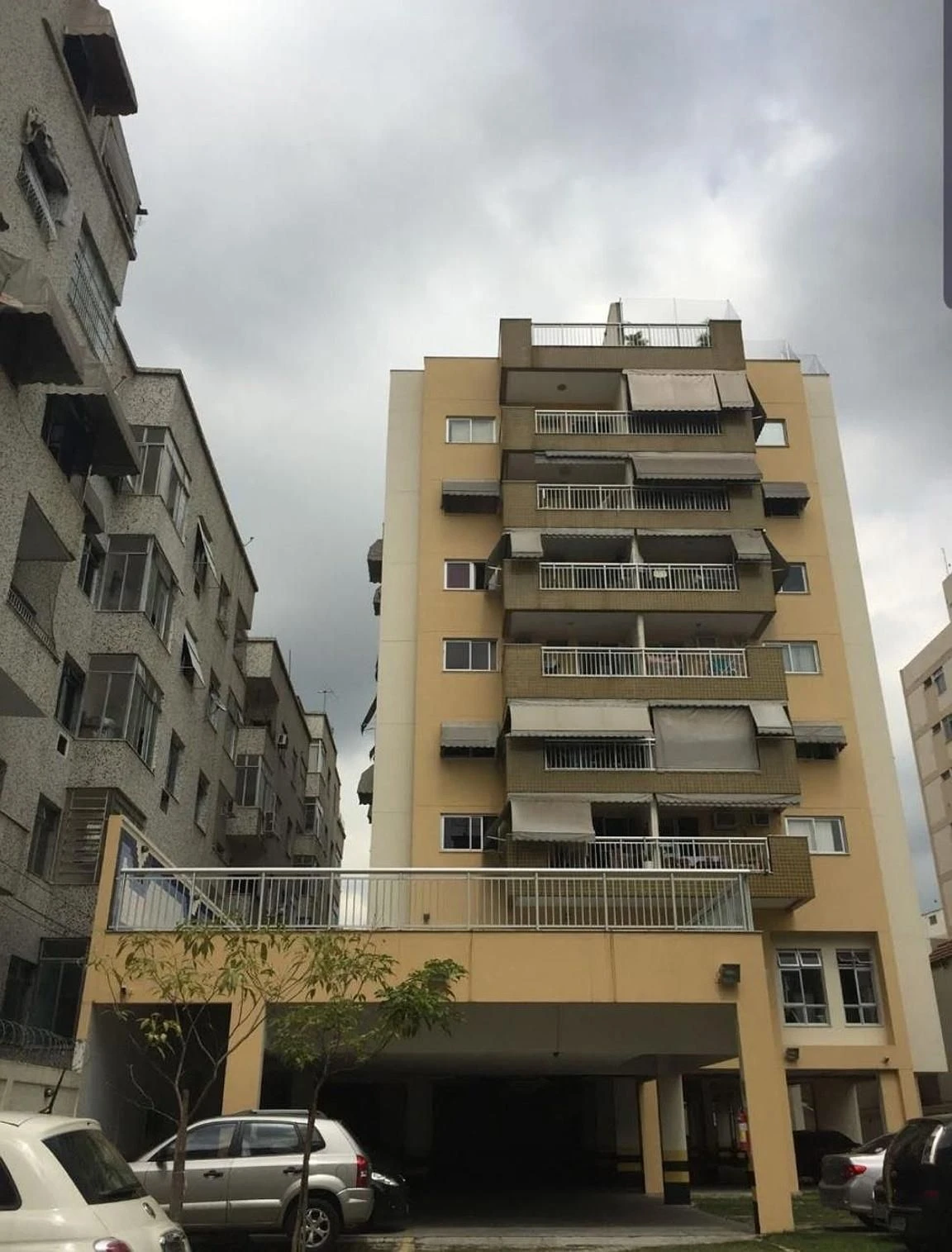 Apartment with 3 bedrooms and 4 bathrooms, balcony sink — photo 48