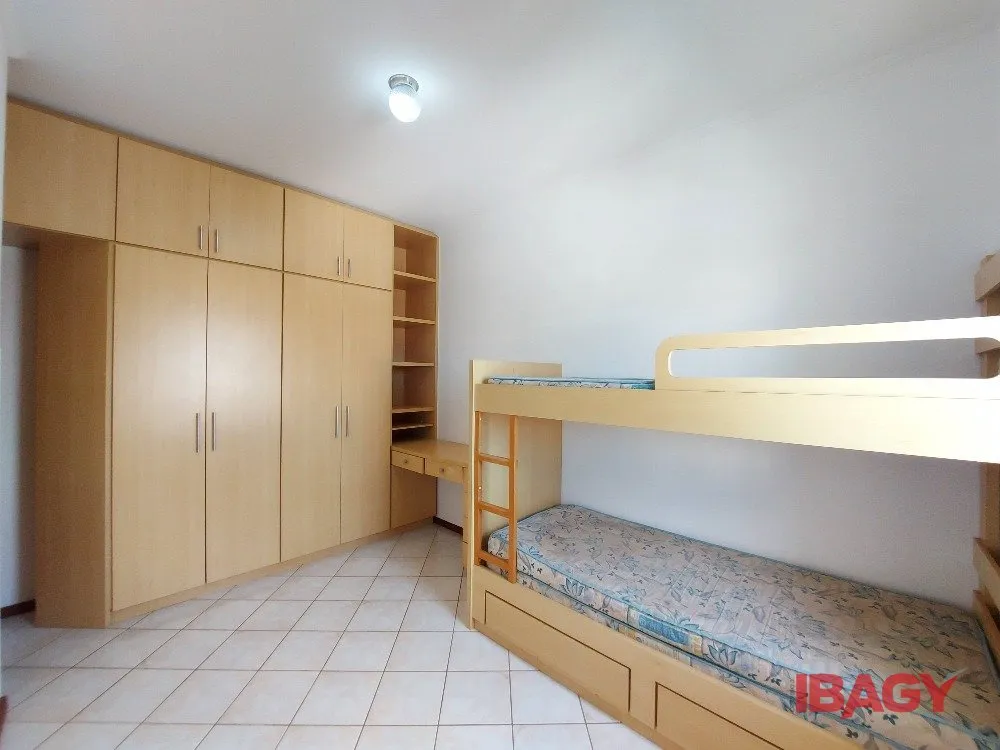 Квартира с 2 спальнями и кухней открытой планировки — photo 8