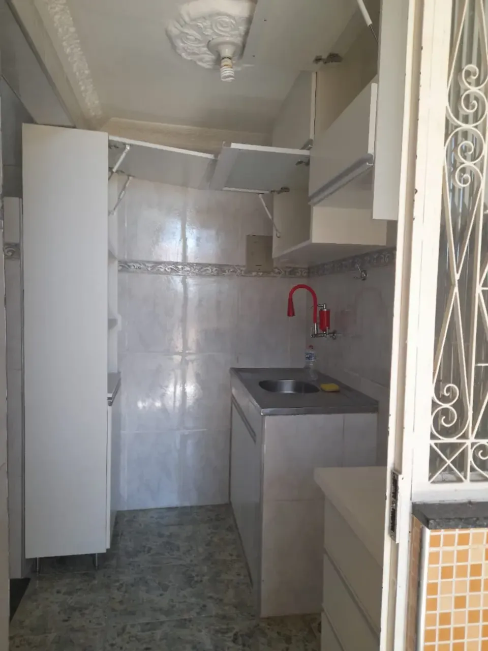 House with laundry area and a utility sink — photo 2