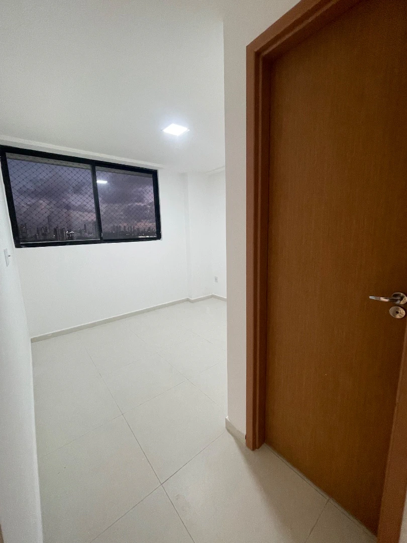 Balcony with a grill in a 3-bedroom apartment, 80 m² — photo 12