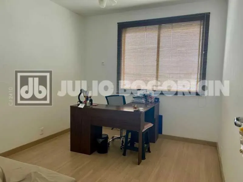 3-bedroom, 3-bath apartment with 2 parking spaces — photo 4