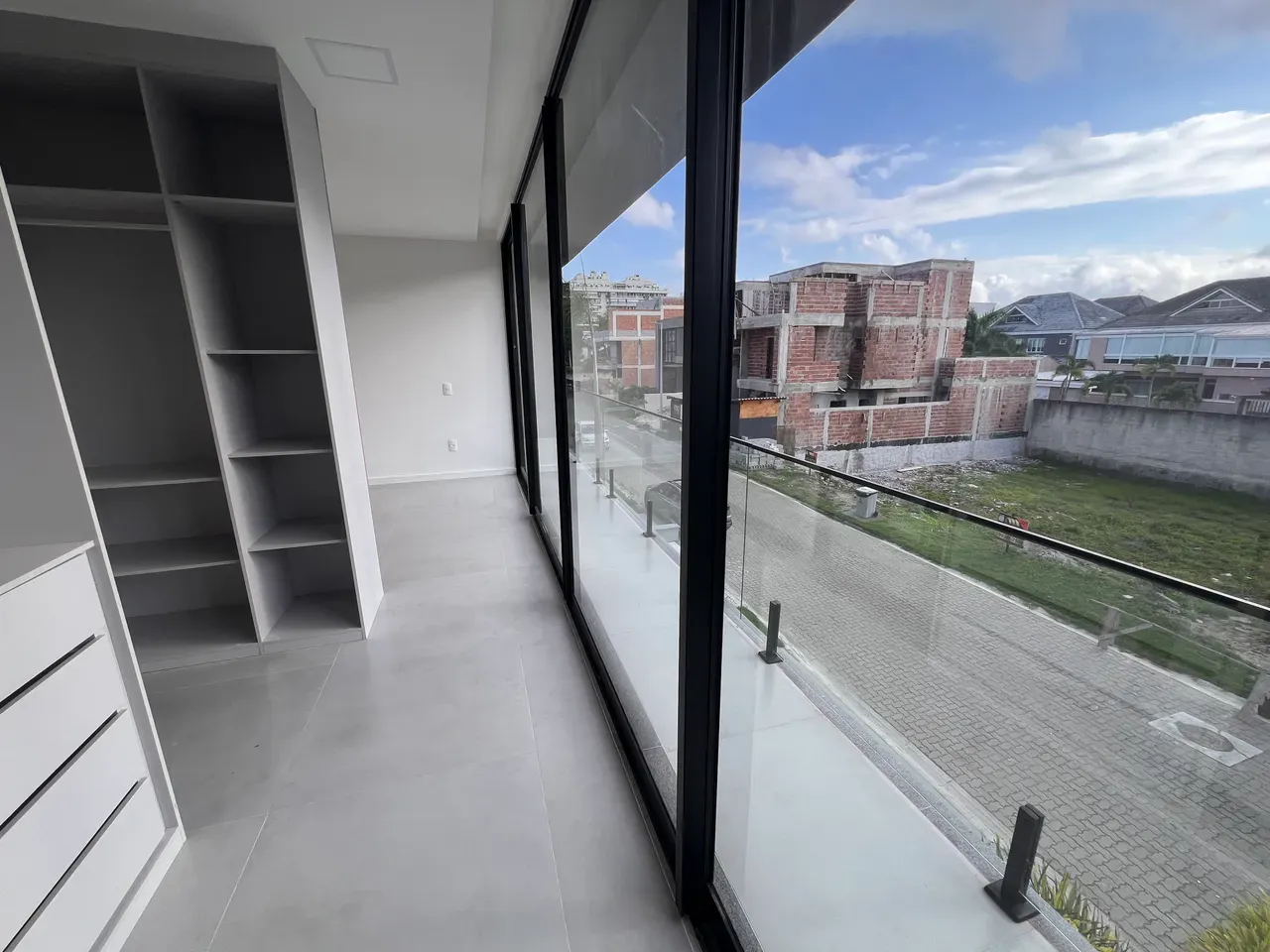 House, 330 m², with floor-to-ceiling windows — photo 13