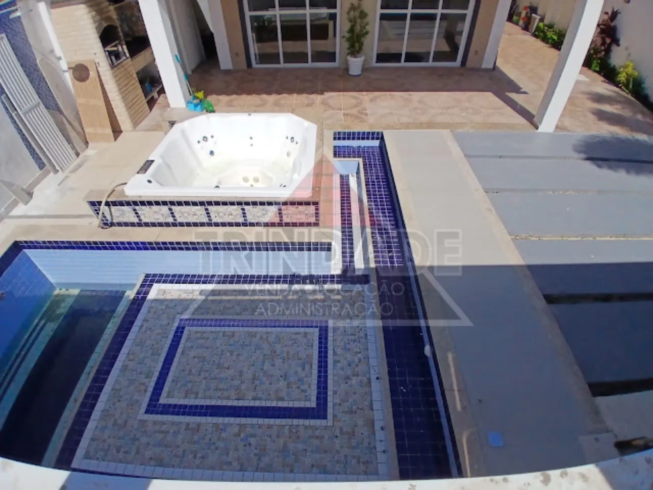 Casa duplex de 270 m² com 5 suítes e 3 banheiros — photo 3