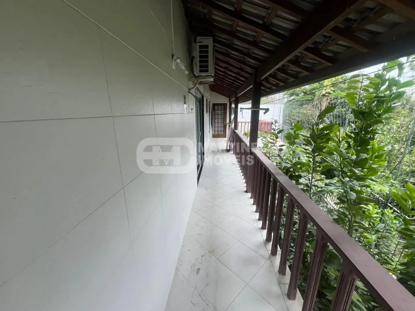 House with 5 bedrooms, all suites, plus shared pool — photo 21