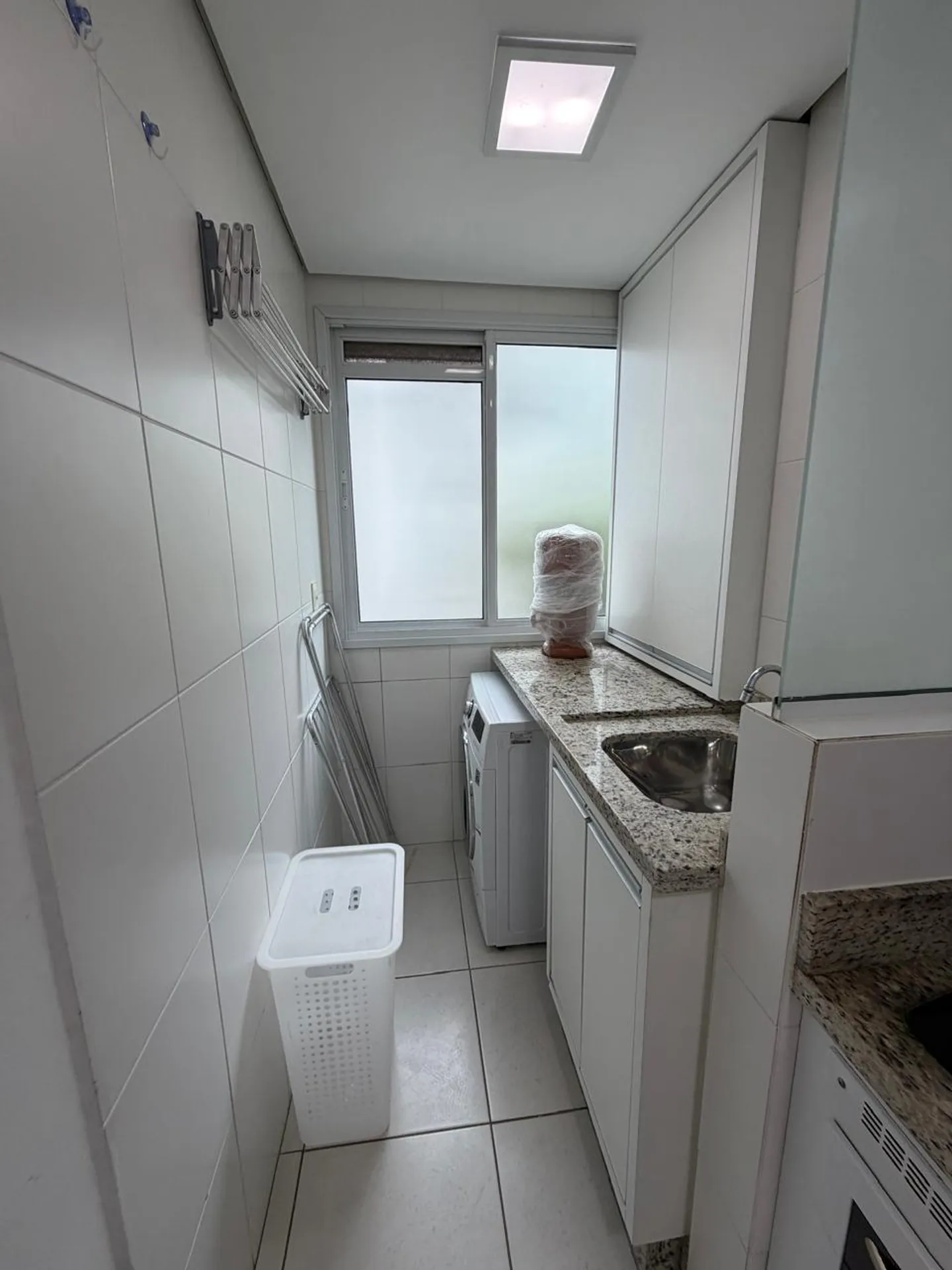 Apartamento amueblado de 2 dormitorios con parrilla en el balcón — photo 10