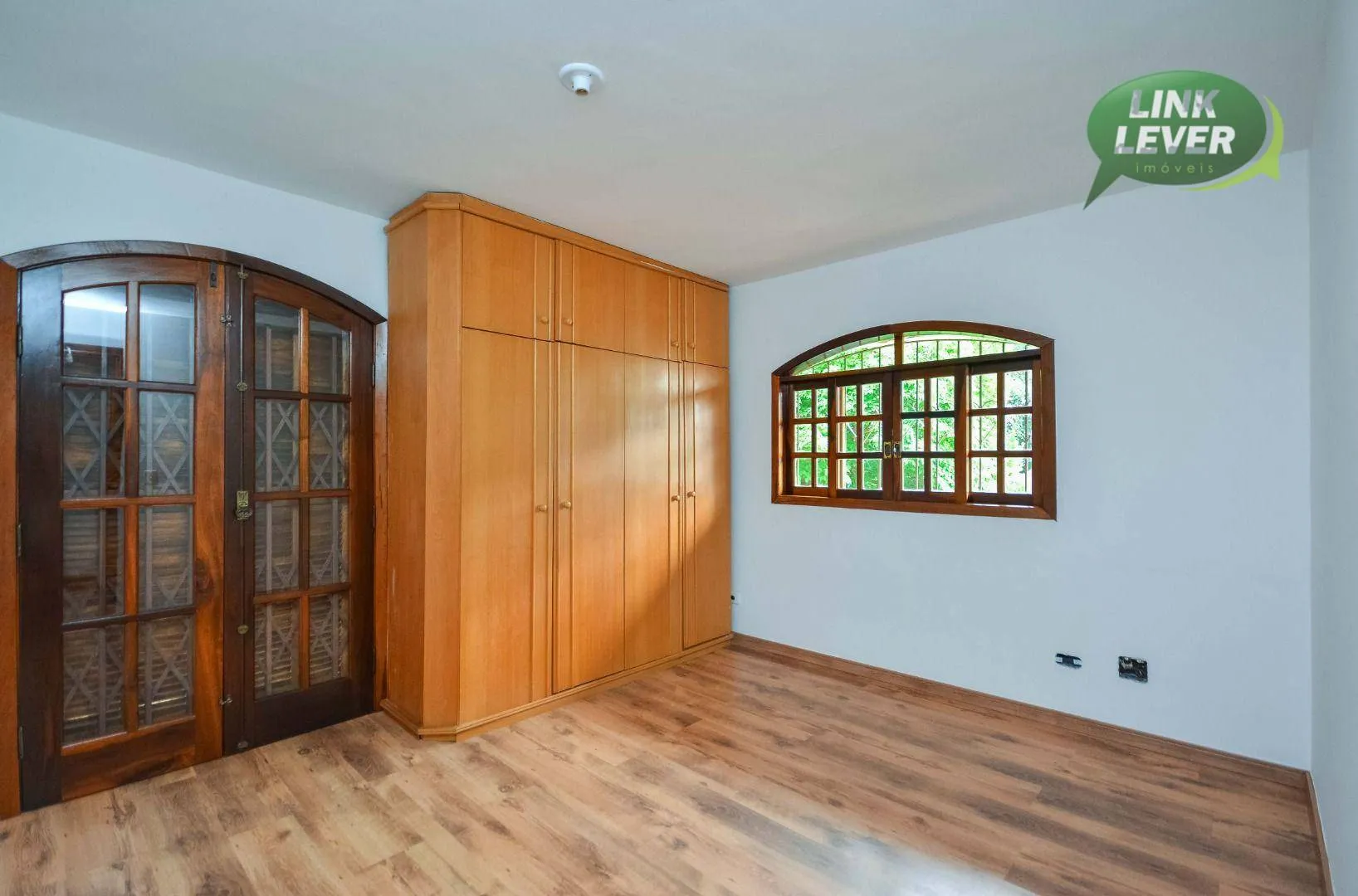 164 m² house with a fireplace and a grill on the balcony — photo 71