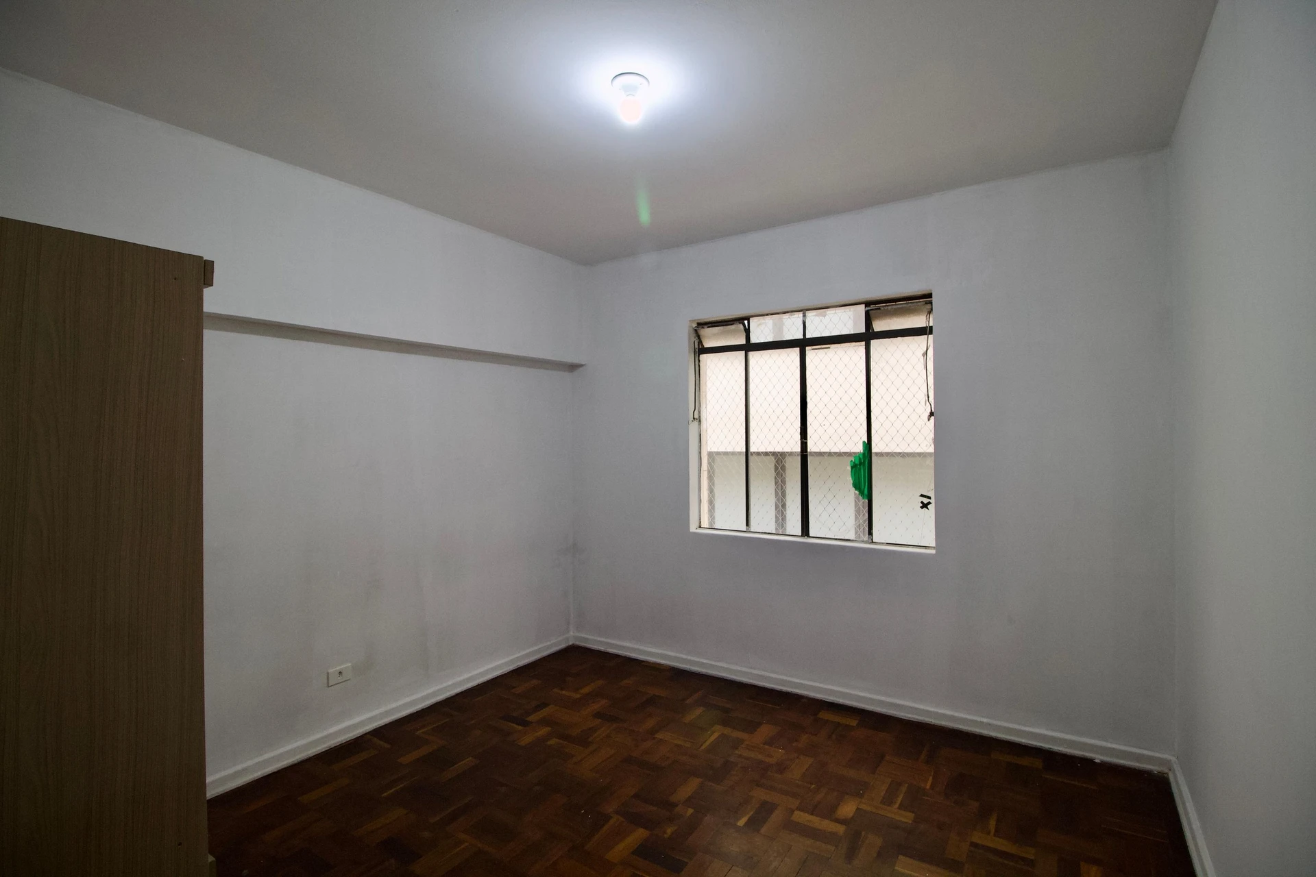 Wood or laminate floors in a 2-bedroom apartment, 72 m² — photo 4