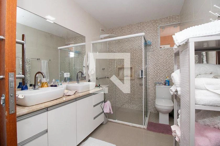 4-bedroom house with a home office in Curitiba — photo 47