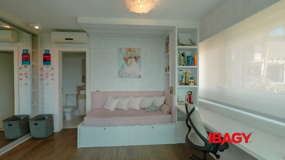 Furnished 454 m² apartment with a gourmet balcony — photo 18
