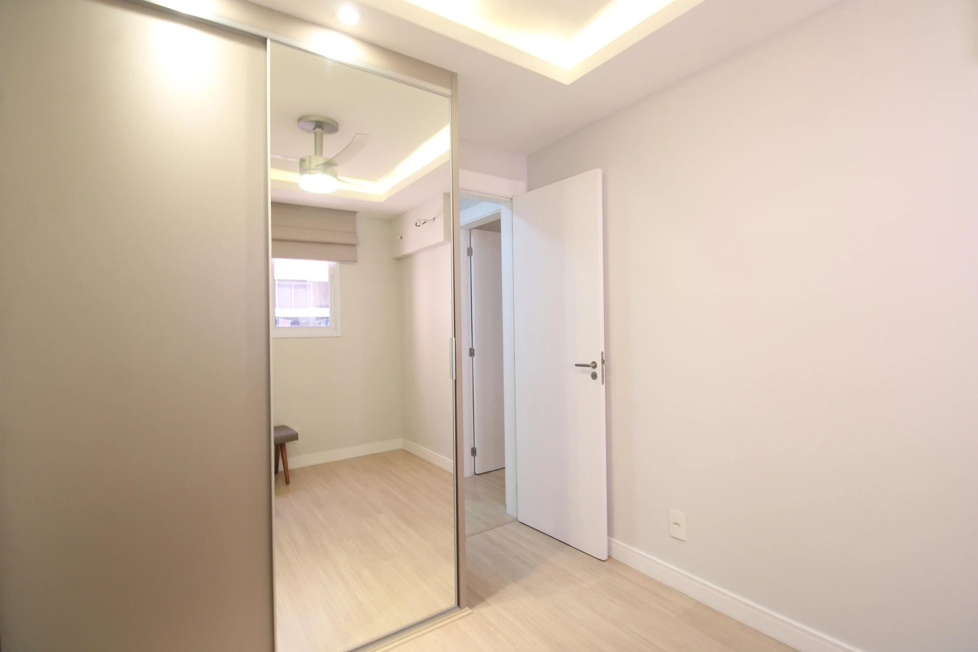 Furnished apartment, 72 m², with a glass-enclosed balcony — photo 30