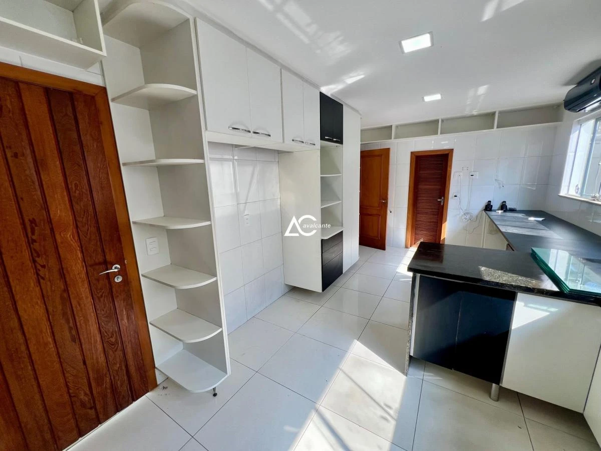 Detached home with 5 en-suite bedrooms and 541 m² — photo 24