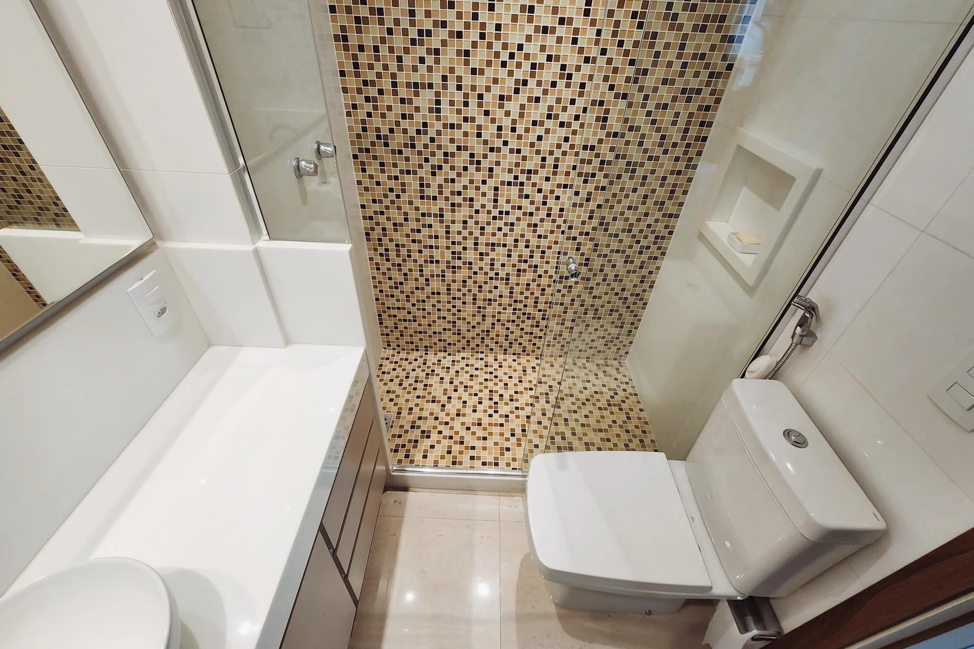 3-bedroom apartment with an ensuite suite and 2 parking — photo 33