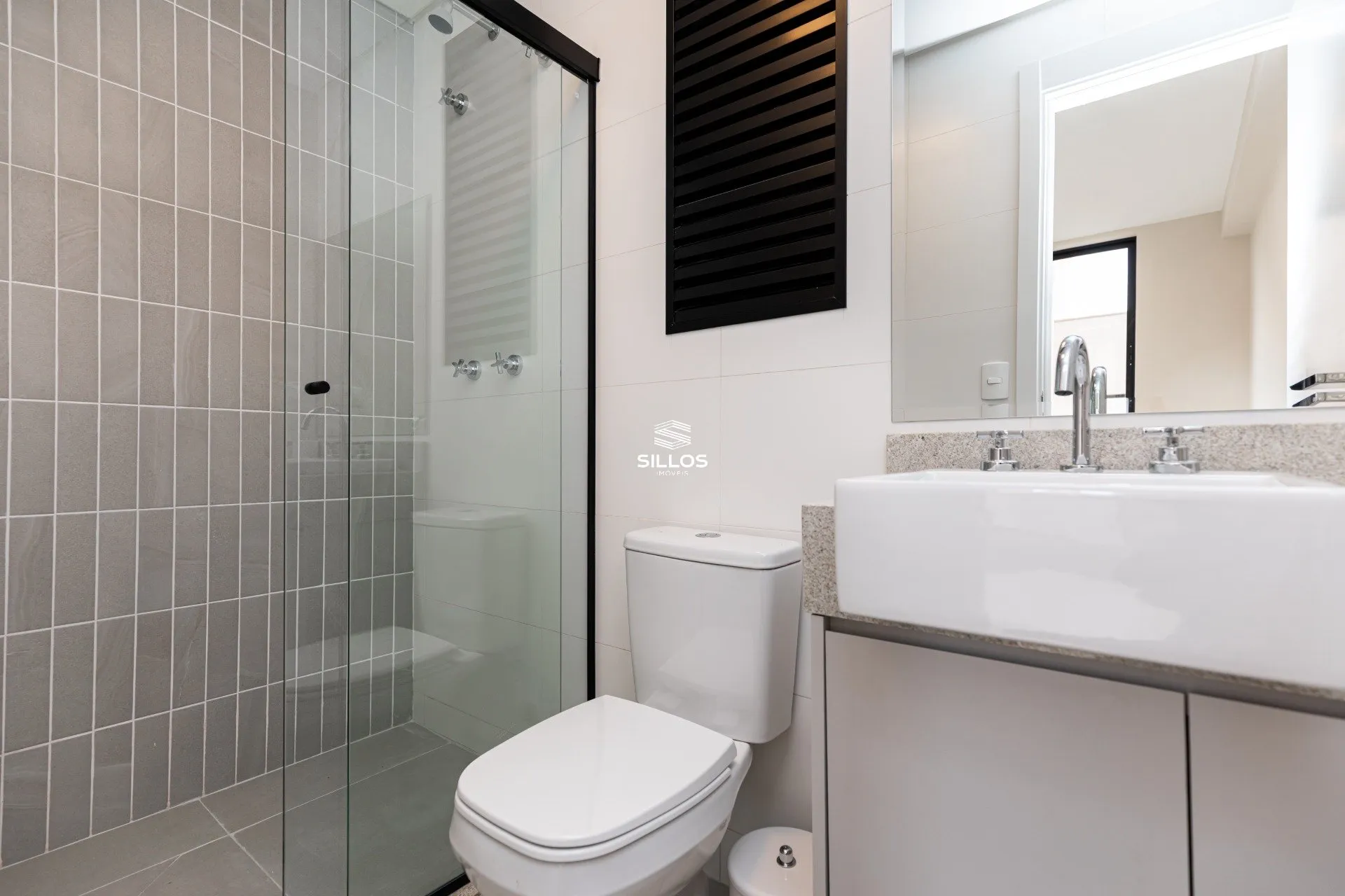 One-bedroom apartment with a washing machine — photo 7