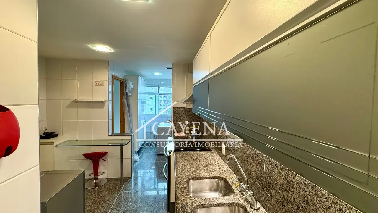 Furnished 4-bedroom apartment with glazed balcony — photo 10