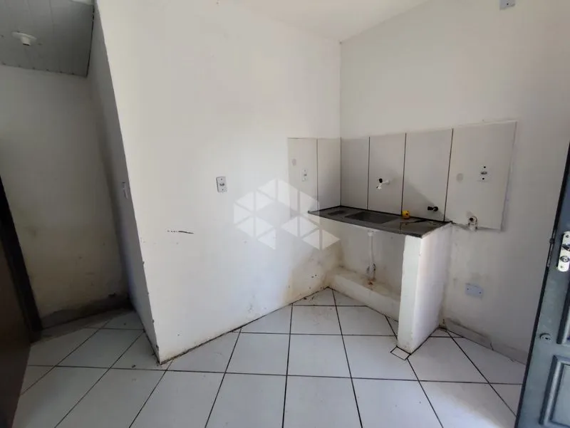 30 m² studio with a compact kitchenette and 1 bedroom — photo 4