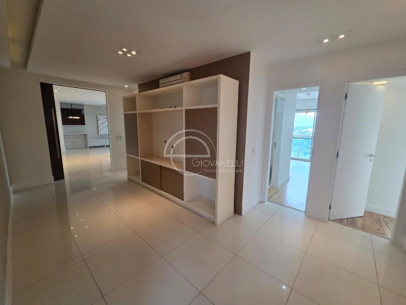 4-bedroom apartment with an enclosed gourmet balcony — photo 13