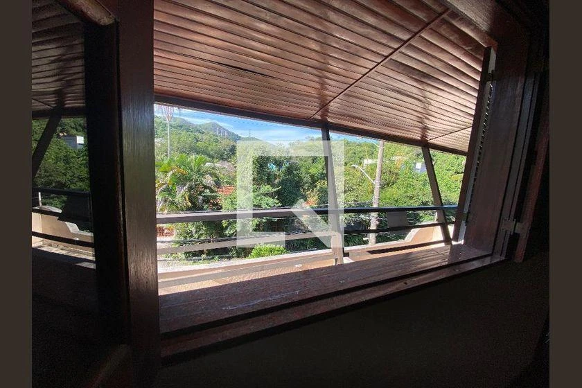 Rental house with 6 bedrooms and 704 m² — photo 5