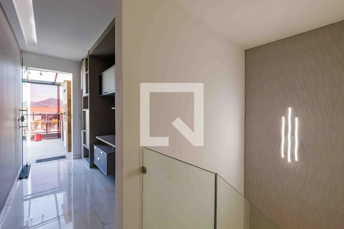 Apartamento mobiliado com 4 quartos e 4 banheiros — photo 55